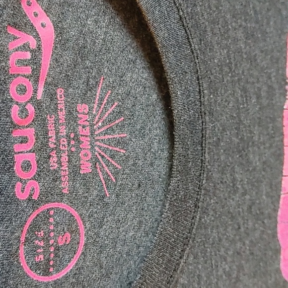 💚NWT WOMEN'S SAUCONY RUNNING T-SHIRT - Picture 3 of 9